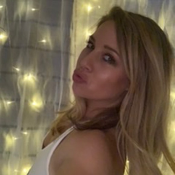 Meet your Posher, Carly - Picture 1 of 1